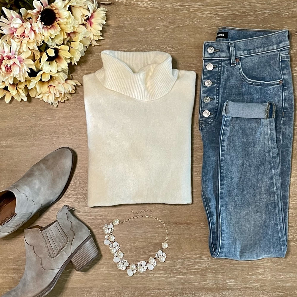 Cream Turtle sweater from Forever 21